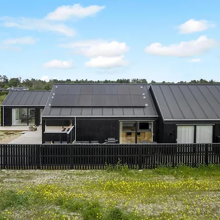 Damiana - 1-1km From The Sea By Interhome